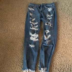 American Eagle Size 4 Ripped Mom Jeans